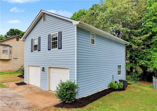 Photo 3 of Single family home for sale at 407 Sheppard Xing Ct, Stone Mountain, GA 30083 | MLS# 7829361 | Listing updated on 2026-09-03