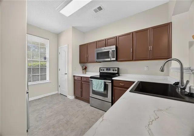 5th image of 1406 Bayrose Cir, Atlanta, GA 30344 | MLS# 7806500