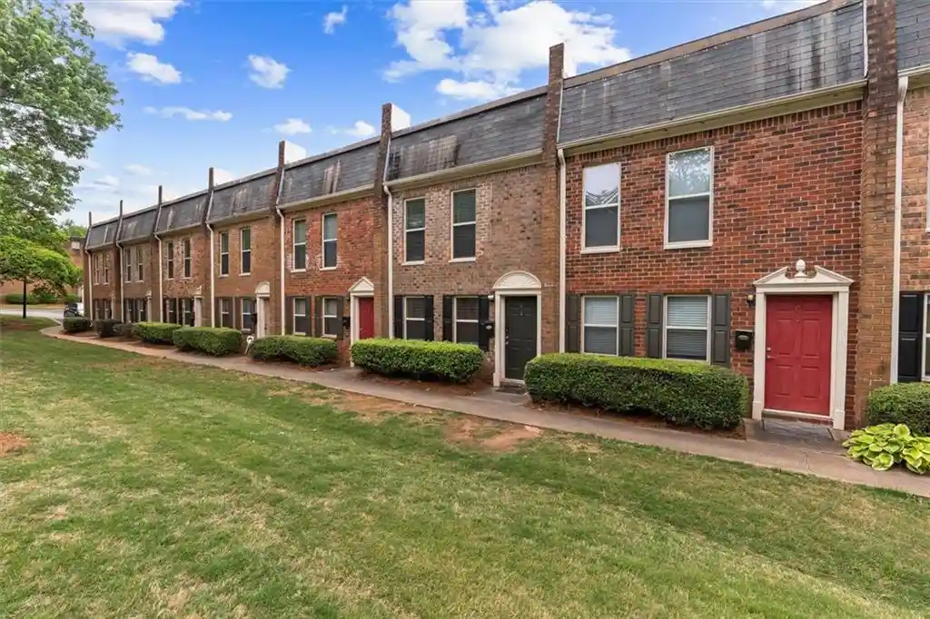 Listing Photo 2 - Condo for sale in 235 Winding River Dr located at 235 Winding River Dr, Sandy Springs, GA 30350 - Unit 235 Winding River Dr