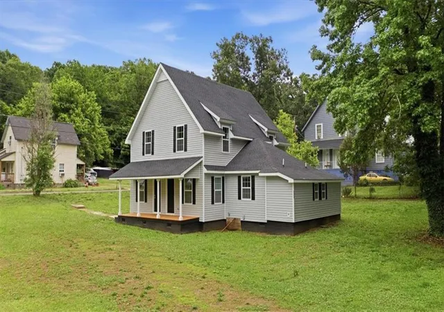 1st image of 305 Grove Ave Se, Lindale, GA 30147 | MLS# 7772034