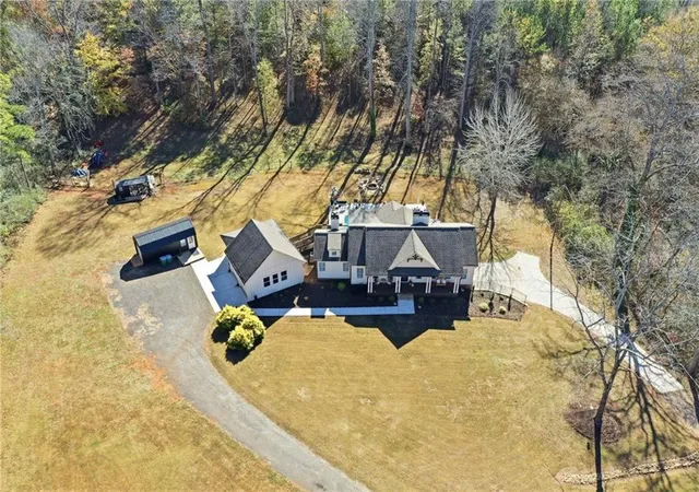 Photo 3 of Single family home for sale at 735 Sardis Cir, Canton, GA 30114 | MLS# 7804937 | Listing updated on 2026-10-31