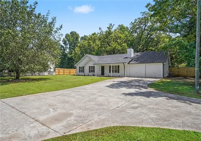 Photo 3 of Sale Pending at 305 Veal Rd, Covington, GA 30016 | MLS# 7825731 | Listing updated on 2026-10-08