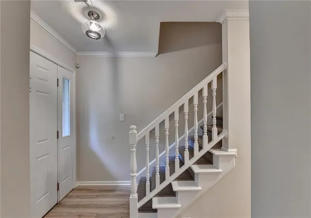 Listing Photo 4 - Condo for sale in building located at 6110 Windsor Trace Dr, Peachtree Corners, GA 30092