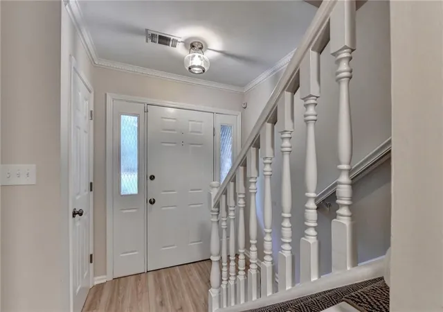 Listing Photo 5 - Condo for sale in building located at 6110 Windsor Trace Dr, Peachtree Corners, GA 30092