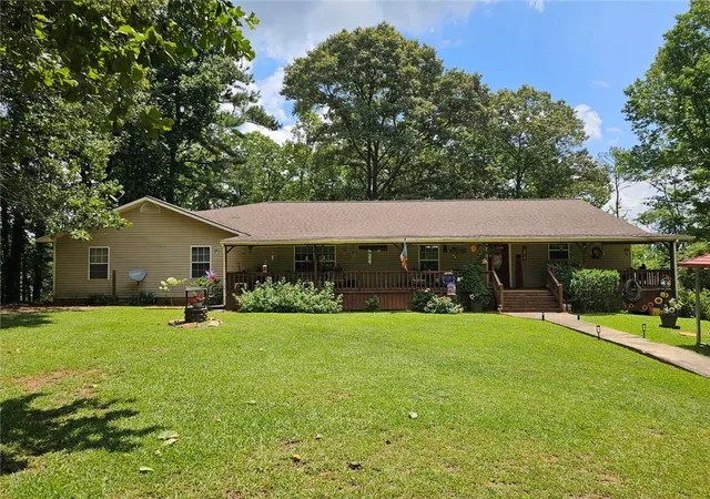 Homes for sale in Roanoke, AL | 1440 County Rd 26, Roanoke, AL 36274 | MLS# 7795943