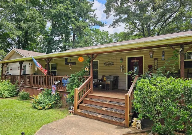 Homes for sale in Roanoke, AL | 1440 County Rd 26, Roanoke, AL 36274 | MLS# 7795943