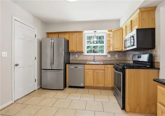 Photo 2 of Sale Pending at 750 Cranberry Trl, Roswell, GA 30076 | MLS# 7793479 | Listing updated on 2026-09-16