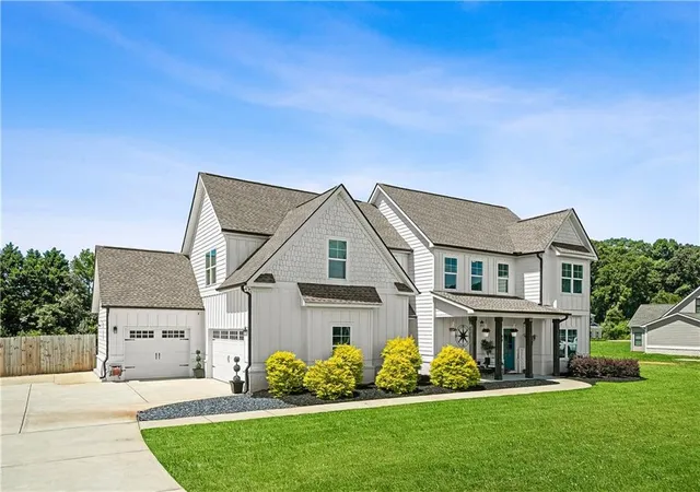 3rd image of 1538 E Lake Rd, Mcdonough, GA 30252 | MLS# 7793202