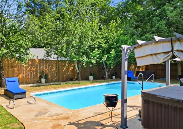 1st image of 325 Ivy Mill Ct, Roswell, GA 30076 | MLS# 7771756