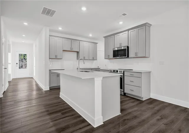 Photo 4 of Sale Pending at 121 Armory Crk Dr, Jackson, GA 30233 | MLS# 7789695 | Listing updated on 2026-09-02