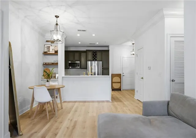 2nd image of 901 Abernathy Rd #2130, Sandy Springs, GA 30328 | MLS# 7742781