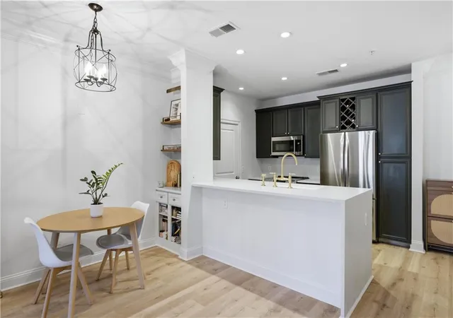 Listing Photo 3 - Condo for sale in building located at 901 Abernathy Rd, Atlanta, GA 30328 - Unit #2130