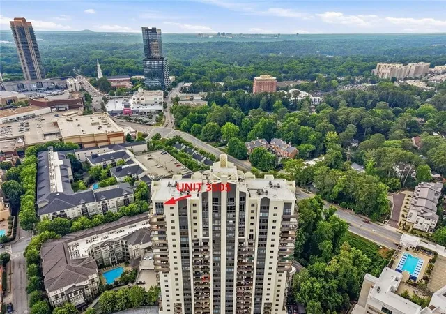 Listing Photo 2 - Condo for sale in building located at 3481 Lakeside Dr Ne, Atlanta, GA 30326 - Unit #TS5