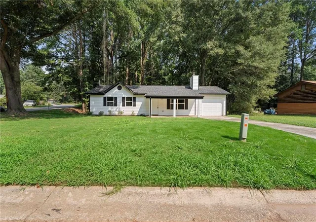 2nd image of 20 Skylark Ln, Jonesboro, GA 30238 | MLS# 7815985