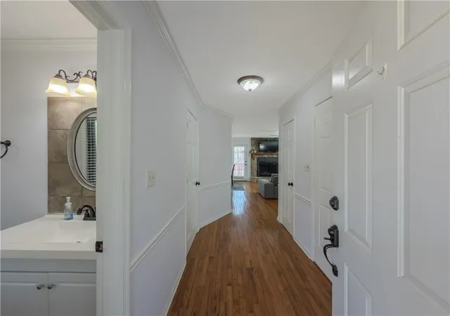 Photo 3 of Single family home for sale at 580 Lake Dr, Snellville, GA 30039 | MLS# 7738117 | Listing updated on 2026-07-30