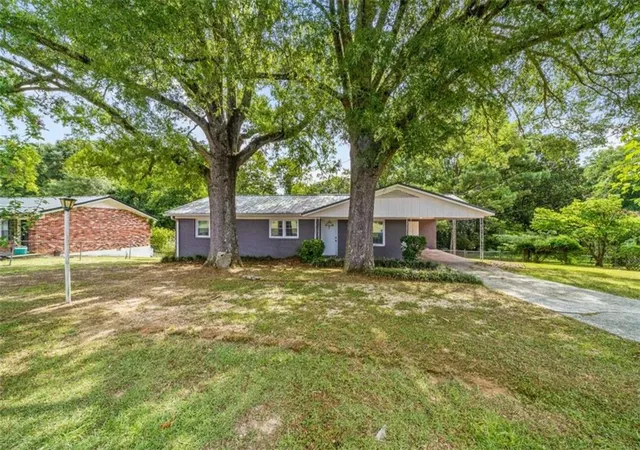 Photo 2 of Single family home for sale at 112 Greenbriar Dr, Cedartown, GA 30125 | MLS# 7803576 | Listing updated on 2026-10-10