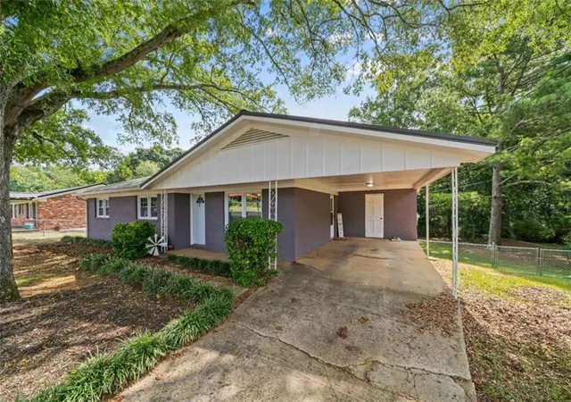 Photo 3 of Single family home for sale at 112 Greenbriar Dr, Cedartown, GA 30125 | MLS# 7803576 | Listing updated on 2026-10-10