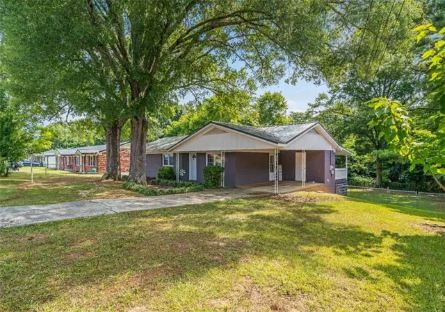 Photo 3 of Single family home for sale at 112 Greenbriar Dr, Cedartown, GA 30125 | MLS# 7803576 | Listing updated on 2026-10-10