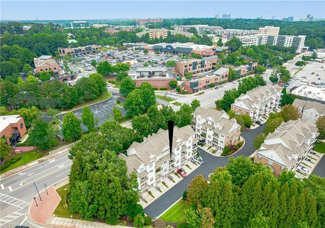 2nd image of 240 Le Gran Bend, Sandy Springs, GA 30328