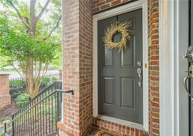 5th image of 240 Le Gran Bend, Sandy Springs, GA 30328
