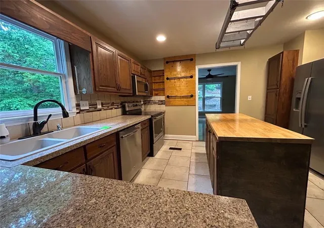Photo 4 of Sale Pending at 2523 Tamarack Dr, Jasper, GA 30143 | MLS# 7765947 | Listing updated on 2026-10-29
