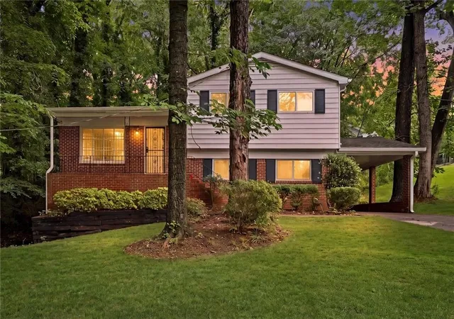 2nd image of 799 Kings Grant Dr Nw, Atlanta, GA 30318 | MLS# 7758860