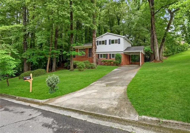 3rd image of 799 Kings Grant Dr Nw, Atlanta, GA 30318 | MLS# 7758860