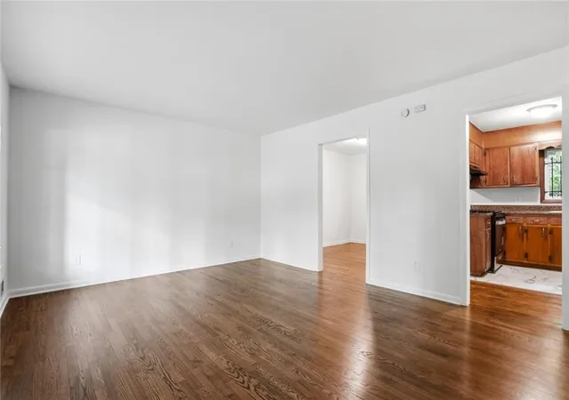 4th image of 799 Kings Grant Dr Nw, Atlanta, GA 30318 | MLS# 7758860