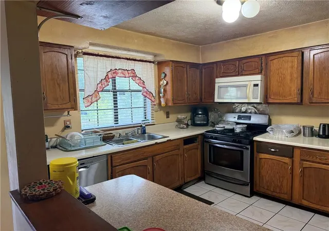 Photo 3 of Sale Pending at 9519 Forest Knoll Dr, Jonesboro, GA 30238 | MLS# 7794044 | Listing updated on 2026-09-09