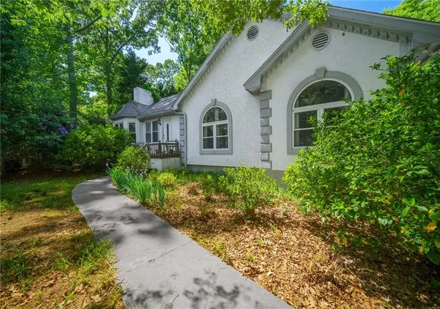 Photo 2 of Sale Pending at 111 Allatoona Dr, Woodstock, GA 30189 | MLS# 7755222 | Listing updated on 2026-08-24