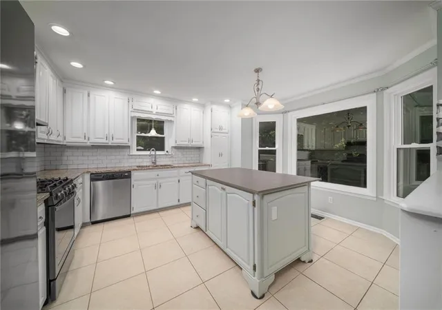 Photo 4 of Sale Pending at 111 Allatoona Dr, Woodstock, GA 30189 | MLS# 7755222 | Listing updated on 2026-08-24