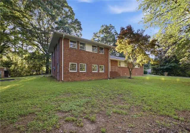 Photo 1 of Single family home for sale at 180 E Greenwood Dr, Carrollton, GA 30117 | MLS# 7859148 | Listing updated on 2026-10-27