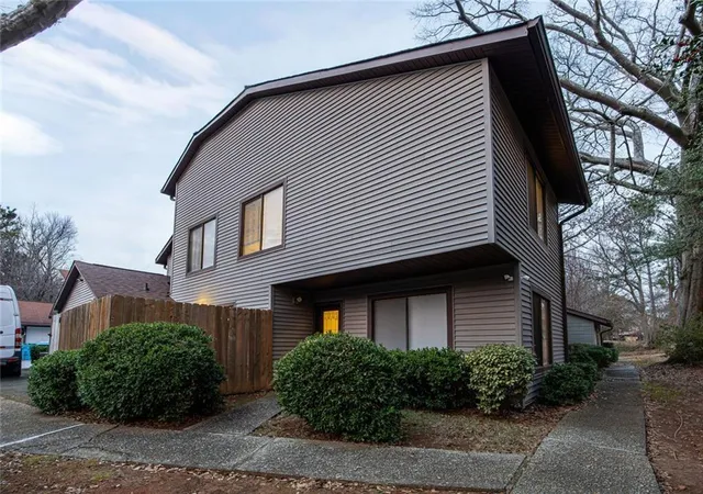 2nd image of 2739 Whitewater Ct, Austell, GA 30106 | MLS# 7799834
