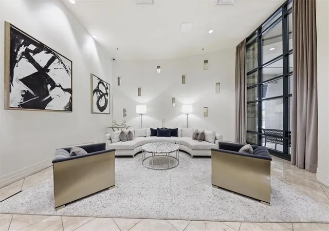 Photo 2 of Condo for sale at 3040 Peachtree Rd NW #1514, Atlanta, GA 30305 | MLS# 7740949 | Listing updated on 2026-08-04