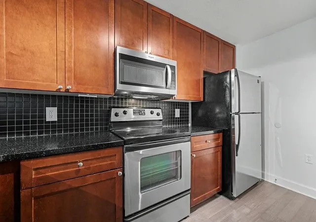 Listing Photo 4 - Condo for sale in building located at 230 E Ponce De Leon Ave, Decatur, GA 30030 - Unit #409