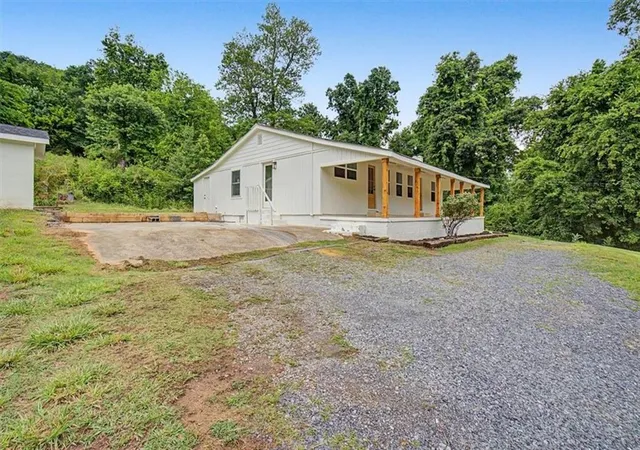 Homes for sale in Dalton, GA | 2115 Kings Rd, Dalton, GA 30720 | MLS# 7776066