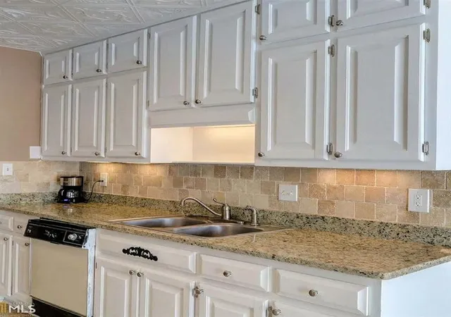 Photo 7 of Townhouse for sale at 5433 Park Pl S, Atlanta, GA 30349 | MLS# 7771202 | Listing updated on 2026-08-14