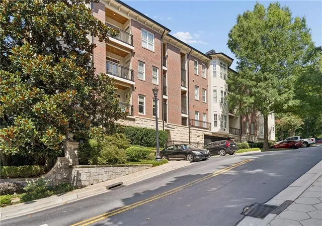 Photo 2 of Condo for sale at 828 Highland Ln NE #2106, Atlanta, GA 30306 | MLS# 7823170 | Listing updated on 2026-10-18