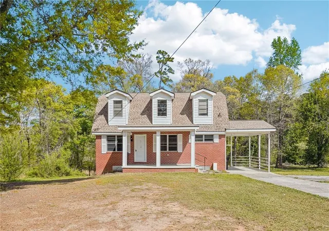 2nd image of 305 Anderson Cir, Covington, GA 30016 | MLS# 7731875