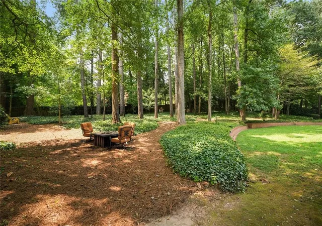 4th image of 5680 Lake Forrest Dr Nw, Sandy Springs, GA 30342 | MLS# 7785641