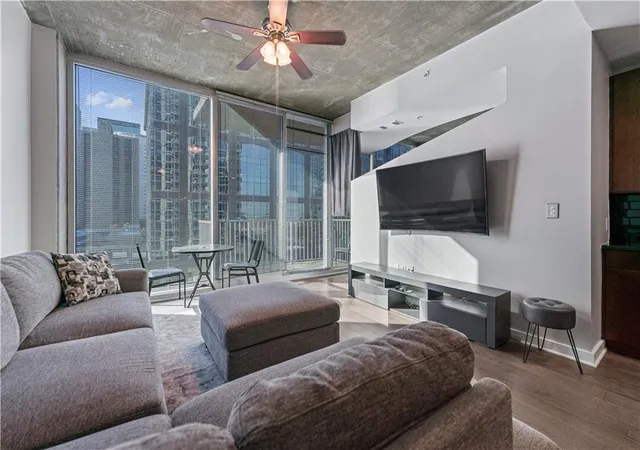 1st image of 400 W Peachtree Nw St #1009, Atlanta, GA 30308 | MLS# 7678094