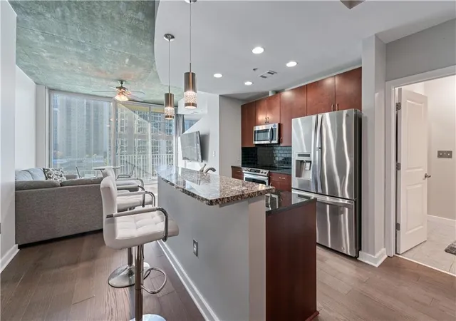 4th image of 400 W Peachtree Nw St #1009, Atlanta, GA 30308 | MLS# 7678094