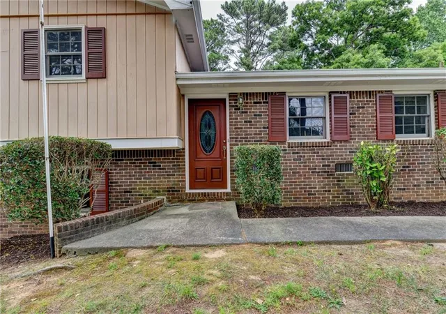 Photo 2 of Single family home for sale at 3318 Shorelake Dr, Tucker, GA 30084 | MLS# 7785857 | Listing updated on 2026-08-27