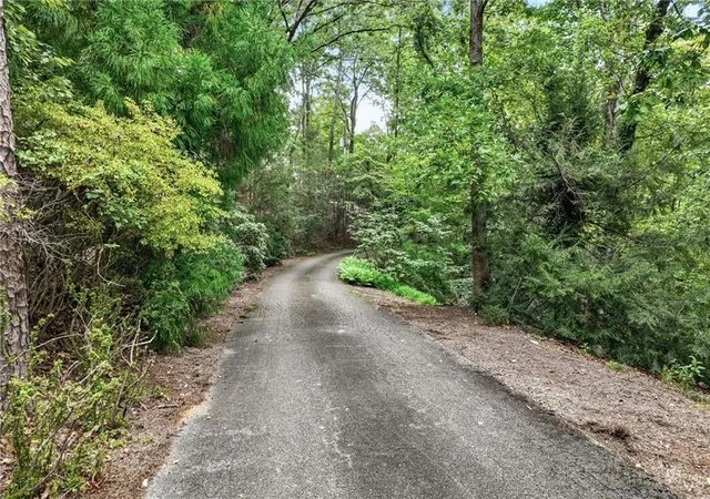 Photo 3 of Single family home for sale at 951 E Lake Dr, Gainesville, GA 30506 | MLS# 7647295 | Listing updated on 2026-09-11