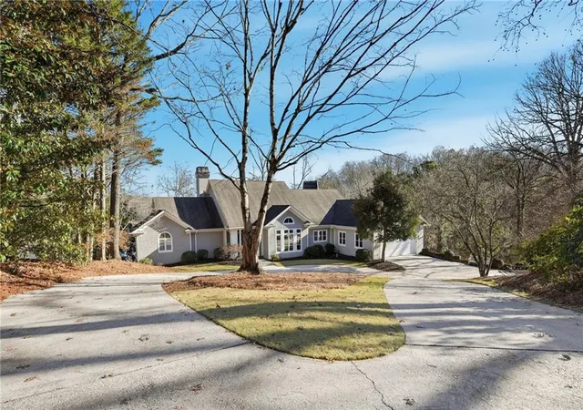 Photo 4 of Single family home for sale at 951 E Lake Dr, Gainesville, GA 30506 | MLS# 7647295 | Listing updated on 2026-09-11