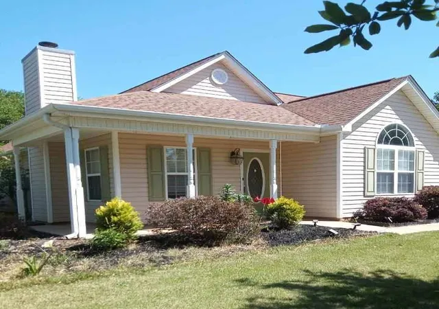 2nd image of 1109 Larkspur Dr, Locust Grove, GA 30248 | MLS# 7755457