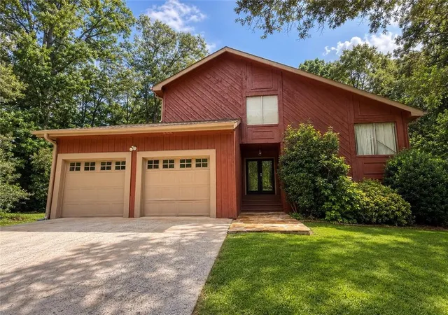 Photo 2 of Single family home for sale at 2704 Valley Hl Dr, Acworth, GA 30102 | MLS# 7819515 | Listing updated on 2026-09-09