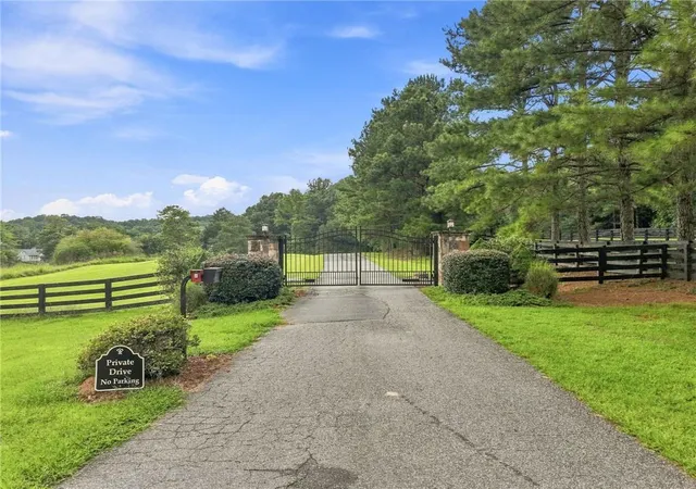 Photo 3 of Sale Pending at 7554 Heardsville Cir, Cumming, GA 30028 | MLS# 7814206 | Listing updated on 2026-10-12