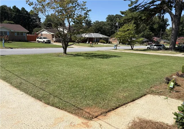 Photo 3 of Sale Pending at 996 School Ln, Morrow, GA 30260 | MLS# 7829921 | Listing updated on 2026-09-20