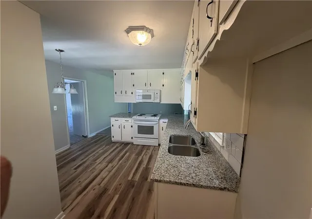Photo 4 of Sale Pending at 996 School Ln, Morrow, GA 30260 | MLS# 7829921 | Listing updated on 2026-09-20